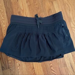 Lululemon Tennis Skirt: Size 8 | Charcoal Grey